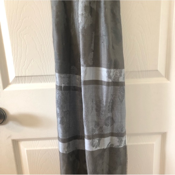 Silky Grey Scarf from Paris - Picture 7 of 8